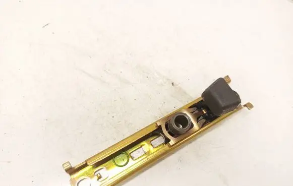 Volkswagen PASSAT B4 Seat belt adjustment rail 191857819