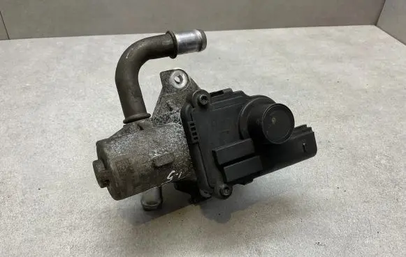 Nissan Juke I F15 EGR valve H8200836385