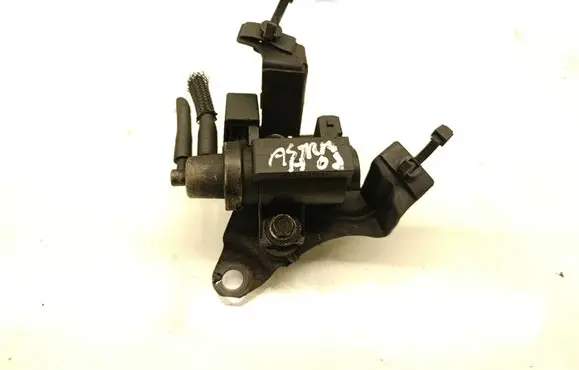 Opel Astra H Vacuum valve 