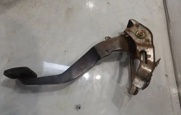 Toyota Yaris Brake pedal 