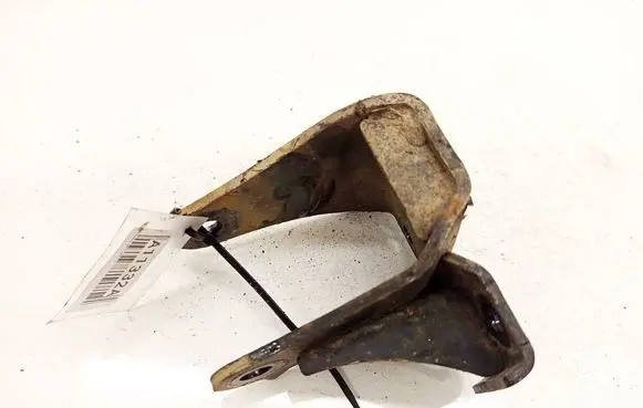 Toyota RAV 4 (XA30) Engine mounting bracket