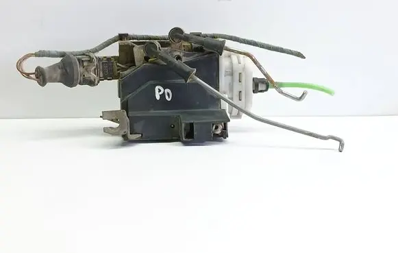 Audi A6 S6 C4 4A Front door lock 4A0173