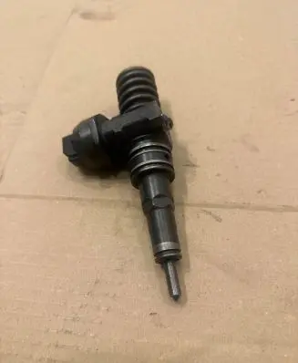 Volkswagen Sharan Fuel injector 038130073ak