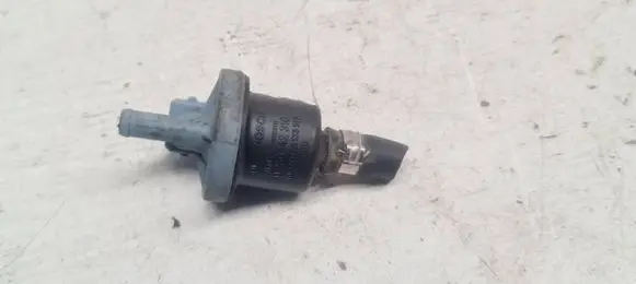 Volkswagen Polo III 6N 6N2 6NF Vacuum valve 0280142310 05113351
