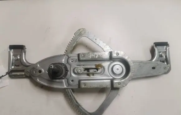 Rear door manual window regulator