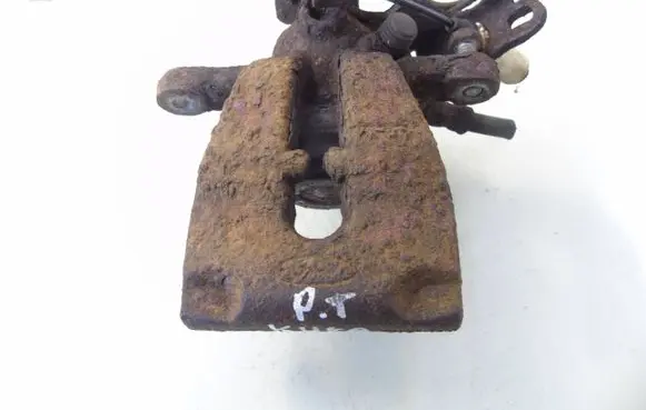 Ford Kuga I Rear brake caliper
