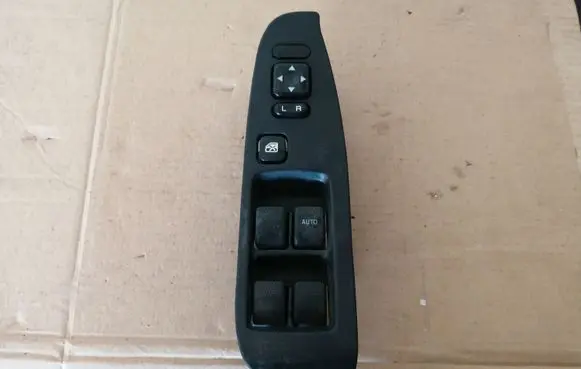 Subaru Outback Electric window control switch 83071AE070