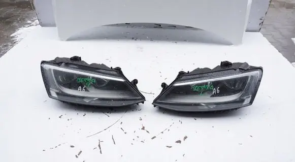 Volkswagen Jetta VI Headlight/headlamp
