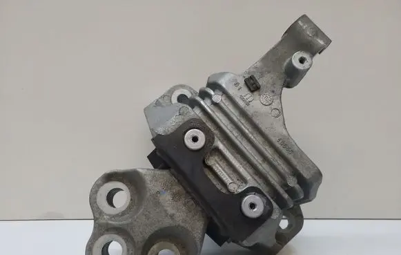 Jeep Cherokee Gearbox mount P68418876AA 68418876AA