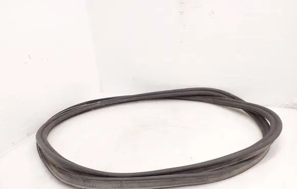 Trunk rubber seal (body)