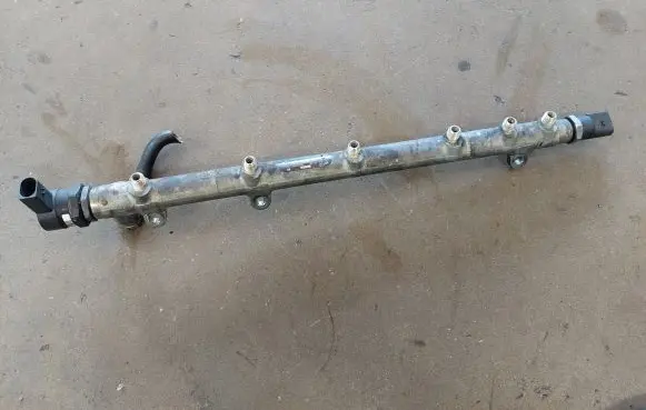 Mercedes-Benz E W211 Fuel main line pipe A6120700195 A6110780449 0281002504