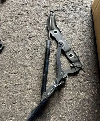 BMW 1 E82 E88 Tailgate/trunk/boot hinge 7166752