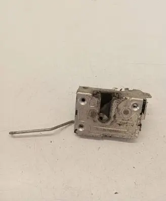 Iveco Daily 35.8 - 9 Front door lock