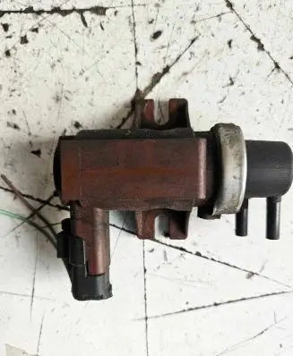 Ford Focus C-MAX Turbo solenoid valve 70096803 9652570180 06T270