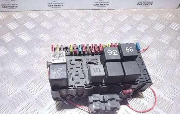 Volkswagen PASSAT B4 Fuse module 357937039