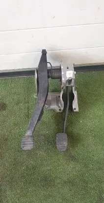 Dacia Sandero Pedal assembly 465106970R