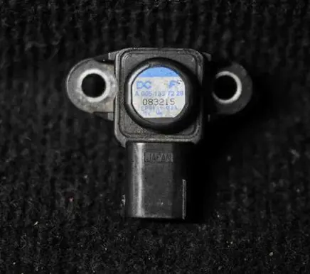 Mercedes-Benz C W203 Air pressure sensor A0051537228