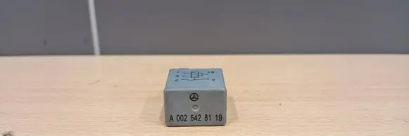 Mercedes-Benz ML W164 Fuse module A0025428119