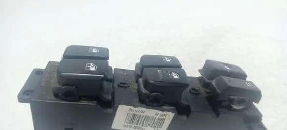 Hyundai Santa Fe Electric window control switch 935702B500S4