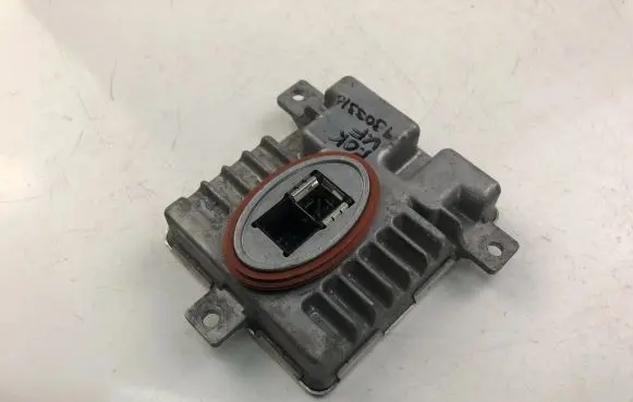 BMW 3 E90 E91 Xenon control unit/module 7237647