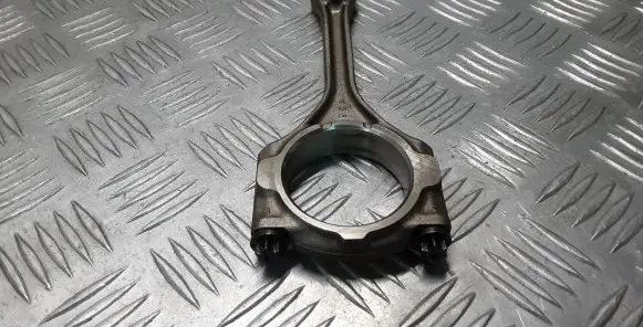 Toyota Yaris XP210 Connecting rod/conrod XM15A