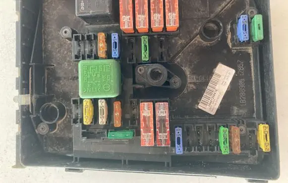 Skoda Octavia Mk2 (1Z) Fuse module 1B2809052857 0546128041E 1K0937125