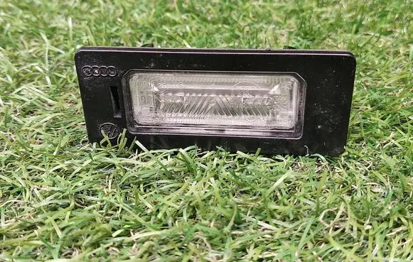 Volkswagen PASSAT B6 Number plate light 8T0943021