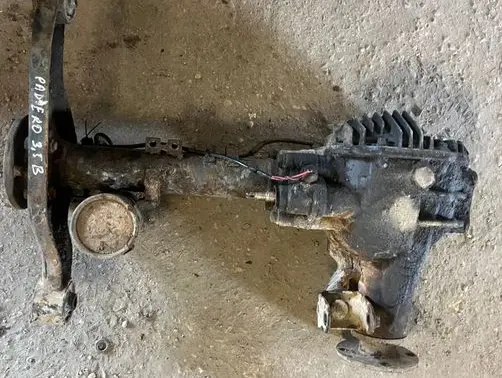 Mitsubishi Montero Front differential 