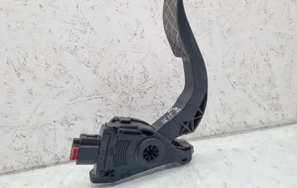 Audi A6 S6 C6 4F Accelerator throttle pedal 8K1723523