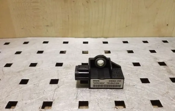 Honda CR-V Airbag deployment crash/impact sensor 77970SWAR113M4 5WK43786