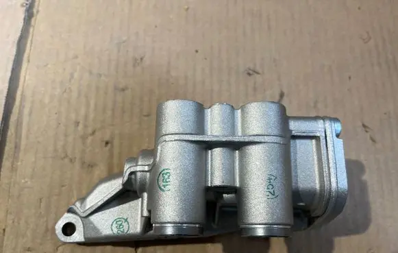 BMW 4 F32 F33 Oil filter mounting bracket 6740230811 763705202 785029301
