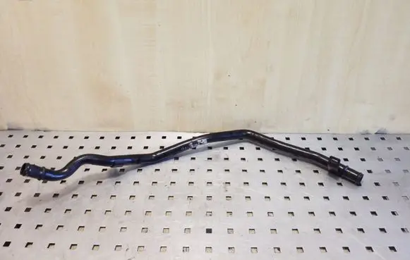 Volkswagen PASSAT B7 Engine coolant pipe/hose