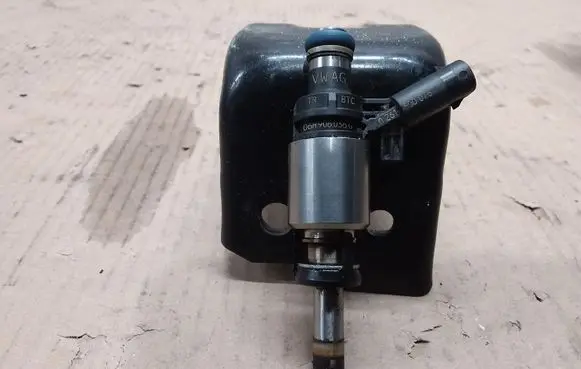 Audi A4 S4 B8 8K Fuel injector 06H906036G 0261500076