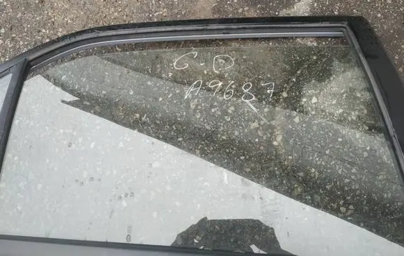 Mitsubishi Lancer Rear door window glass as2