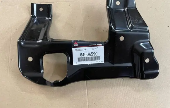 Mitsubishi Montero Front bumper mounting bracket 6400a590