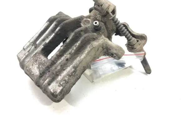 Volkswagen PASSAT B5 Rear brake caliper