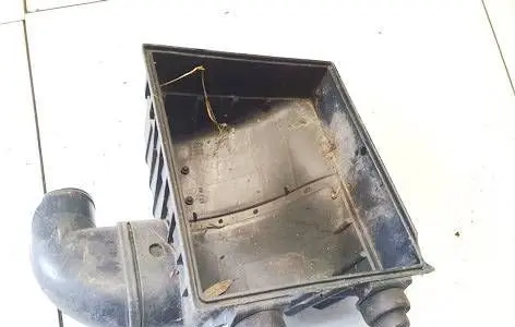 Opel Frontera A Air filter box 4616830999