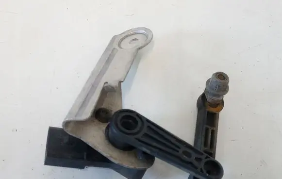 Headlight/headlamp level sensor