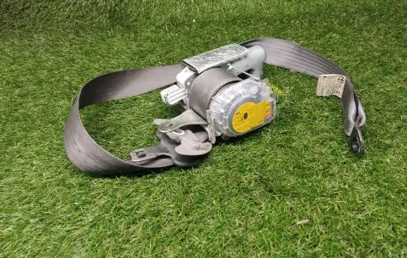 Toyota Prius (XW20) Front seatbelt 7L8230P 016819