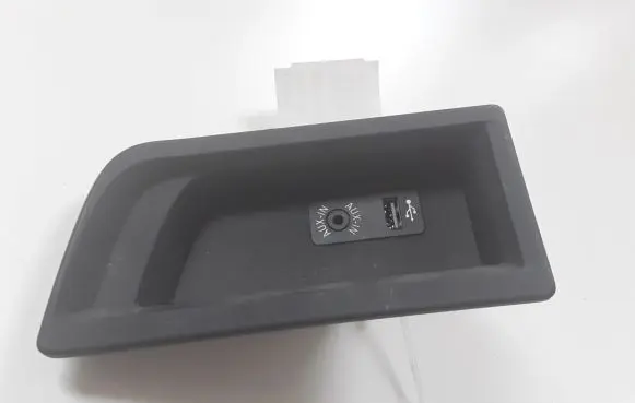 BMW 3 F30 F35 F31 AUX in-socket connector 105026813