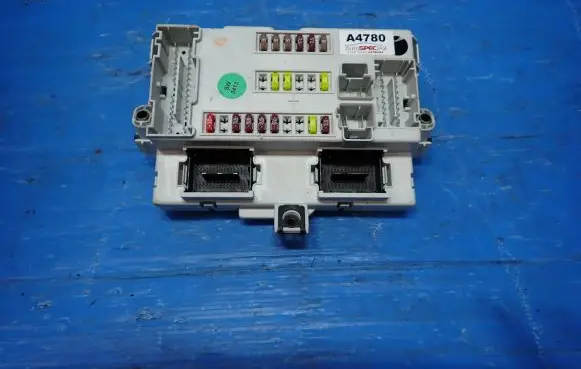 Fiat 500L Fuse box set 51988365