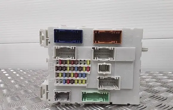 Ford Focus Fuse module F1DT14A073EF