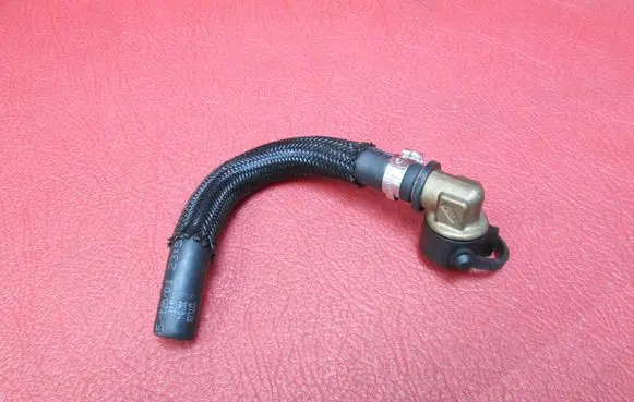 Volvo V40 Fuel line pipe