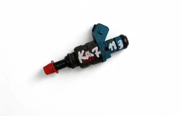 Audi A4 S4 B5 8D Fuel injector 058133551F