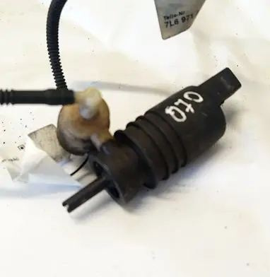Volkswagen Touareg I Windscreen/windshield washer pump 7L6971351