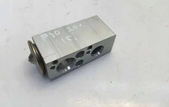 BMW 1 F40 Air conditioning (A/C) expansion valve 6845415