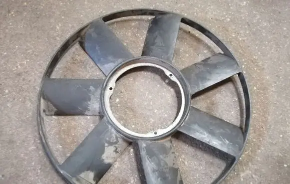 BMW 5 E39 Fan impeller 2243303