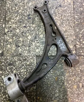 Volkswagen Touran I Front lower control arm/wishbone