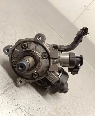 Skoda Octavia Mk3 (5E) Fuel injection high pressure pump 0445010537 04L130755D 1T0850515