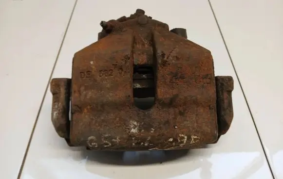 Volkswagen Golf Plus Front brake caliper